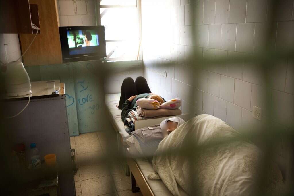 "ברגע שבן אדן לא לובש את מה שהוא רוצה, ולא אוכל ולא יוצא מתי שהוא רוצה - הוא בעונש". תא בנווה תרצה. | משה שי, פלאש 90