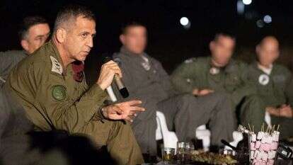 הרמטכ"ל כוכבי במפגש עם טייסים. | דובר צה"ל