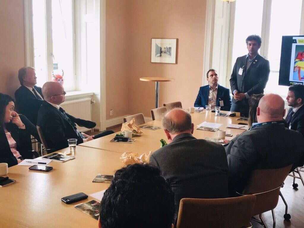 אביחי שורשן עם חברי פרלמנט בשוודיה. | אריאל שנבל אביחי שורשן עם חברי פרלמנט בשוודיה. | אריאל שנבל