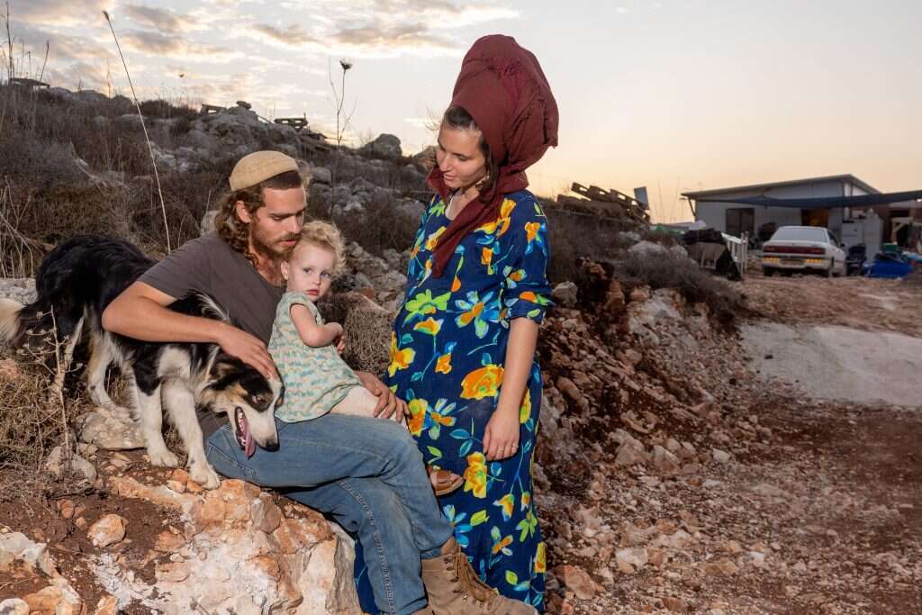 אריאל ואביה דנינו. | הלל מאיר