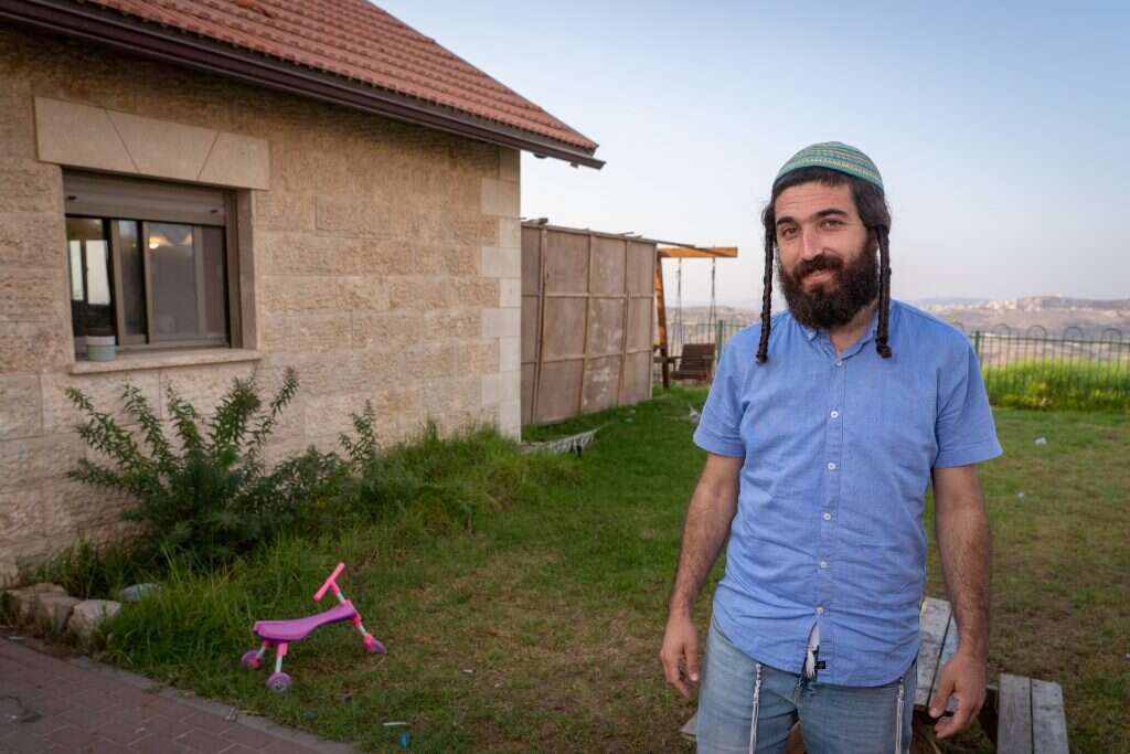 צבי סוכות. | הלל מאיר