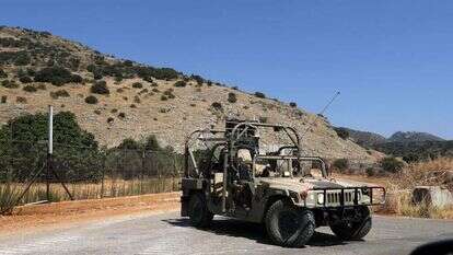 סיור של רכב צה"ל בסמוך לציר המוביל לגבול ישראל-לבנון. | EPA