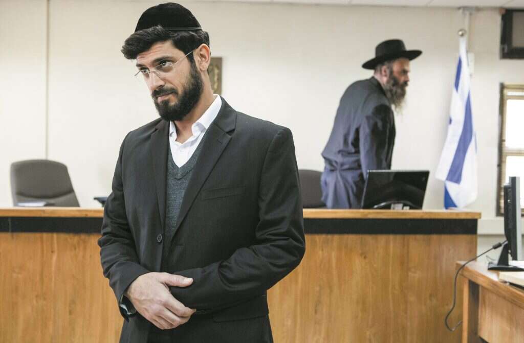 אביב אלוש בסדרה "מתיר עגונות". | ורד אדיר