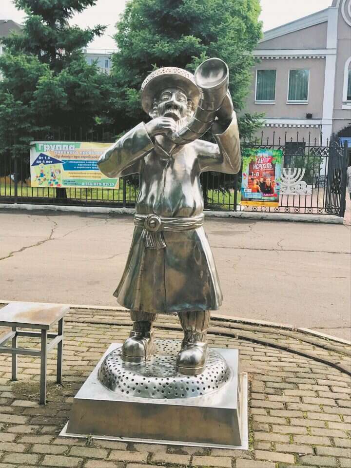 פסל נגן כלייזמר. | אריאל שנבל