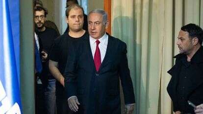 מימין לשמאל: עופר גולן, נתניהו, טופז לוק ויונתן אוריך. | יונתן זינדל, פלאש 90