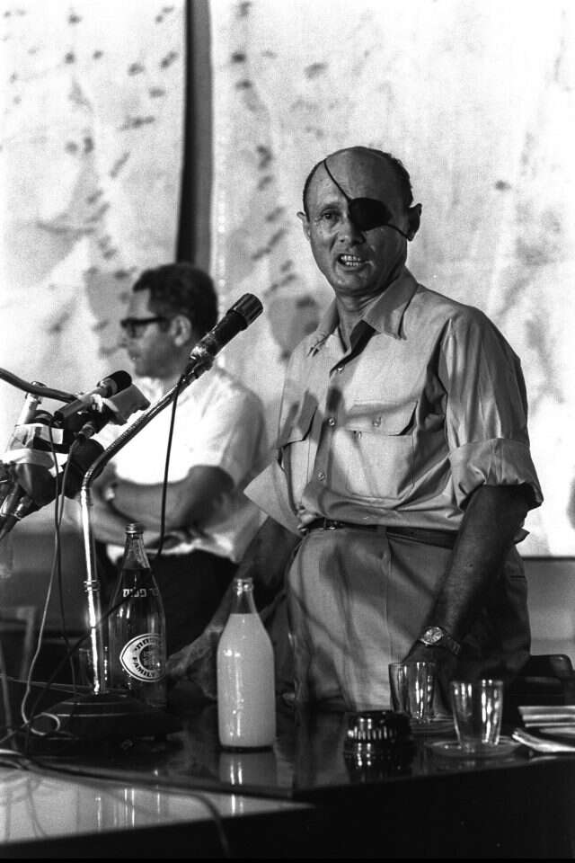 משה דיין. | חנניה הרמן, לע"מ