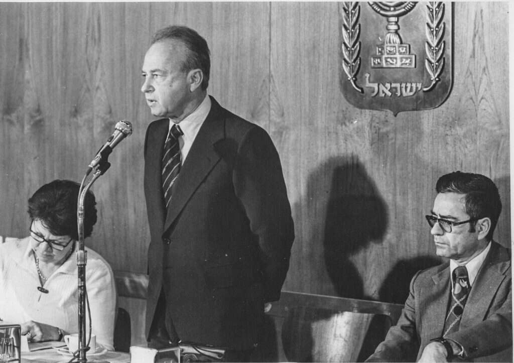 מדזיני עם יצחק רבין. | לע"מ