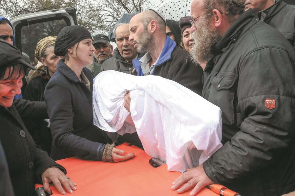 הלוויתה של אדל ביטון ז"ל. | מרים צחי