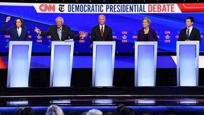 עימות טלוויזיוני בין המועמדים במפלגה הדמוקרטית. מימין:בוטיג'ג', וורן, ביידן, סנדרס והאריס. | AFP