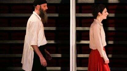 המחיצה כאיכות מיוחדת שצריך לברר ולדייק. להקת המחול "נגה" במופע "במחיצתך". | תמר לם