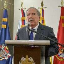 שר המתפטר גיירמו בוטרו. | AFP