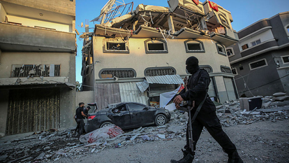 ביתו של אבו אל-עטא לאחר הפגיעה. | EPA ביתו של אבו אל-עטא לאחר הפגיעה. | EPA