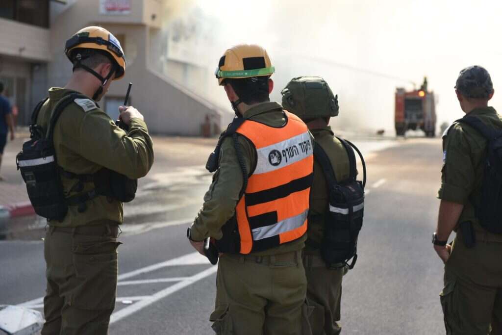 פגיעה ישירה במפעל בשדרות שעולה באש. | אביב הרץ, TPS פגיעה ישירה במפעל בשדרות שעולה באש. | אביב הרץ, TPS