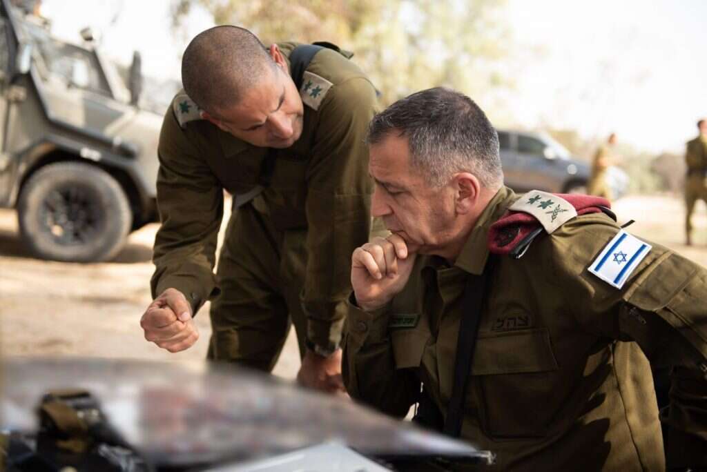 סיור בגזרת אוגדת עזה. הרמטכ"ל רב-אלוף אביב כוכבי. | דובר צה"ל סיור בגזרת אוגדת עזה. הרמטכ"ל רב-אלוף אביב כוכבי. | דובר צה"ל