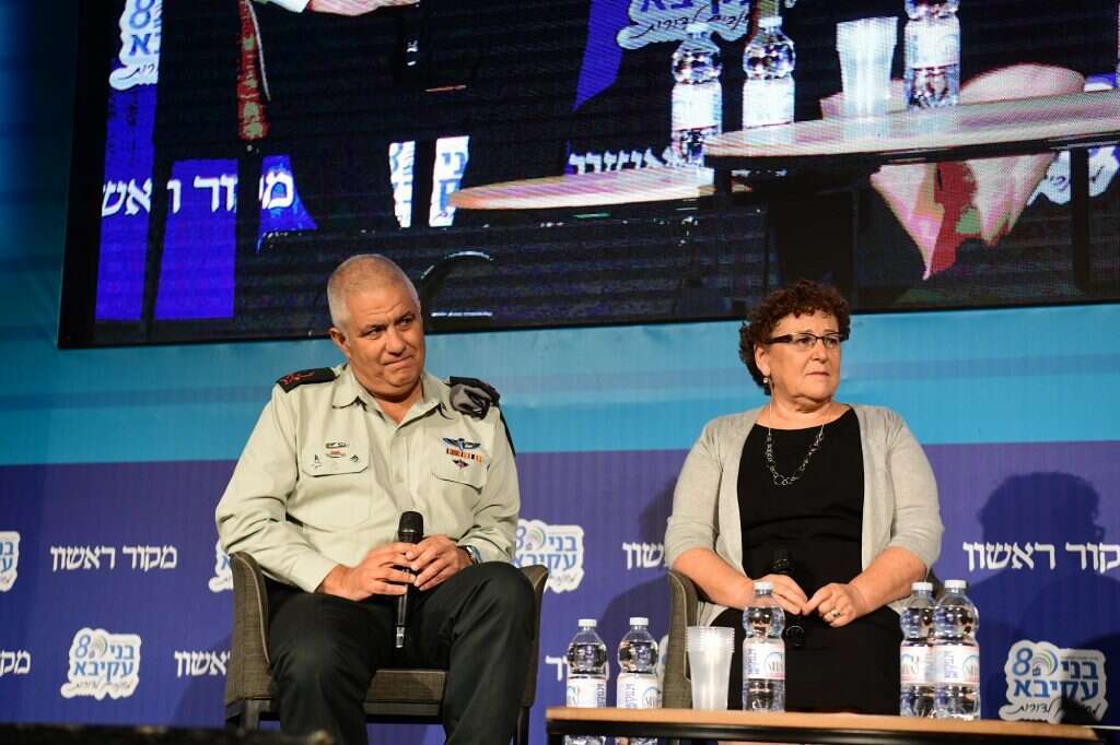 מרים פרץ והאלוף מוטי אלמוז בוועידת החינוך הלאומית של מקור ראשון ומרכז ישיבות ואולפנות בני עקיבא. | יוסי זליגר