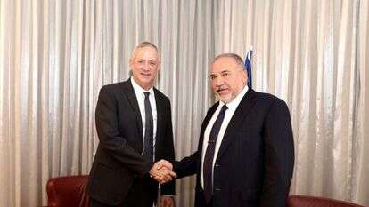 אביגדור ליברמן ובני גנץ . | אלעד מלכה