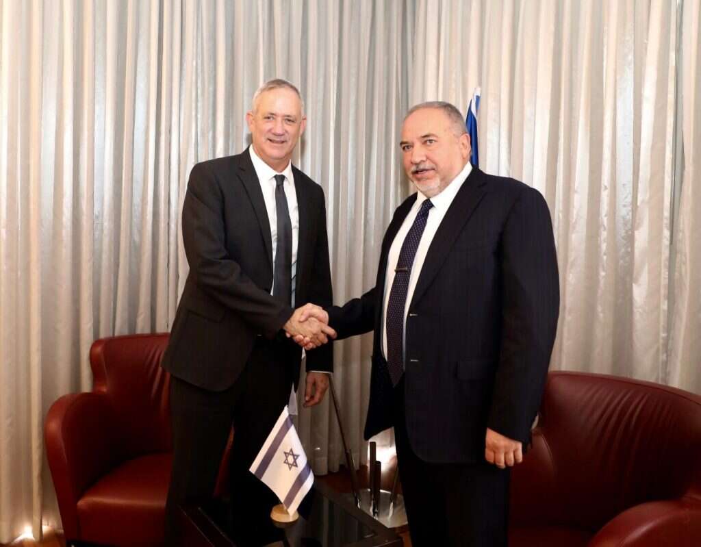 אביגדור ליברמן ובני גנץ . | אלעד מלכה