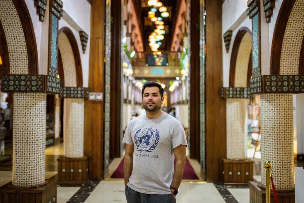 “חם מדי“.פעיל האקלים ההודי נישאד שאפי. | סלוואן ז'ורז' “חם מדי“.פעיל האקלים ההודי נישאד שאפי. | סלוואן ז'ורז'