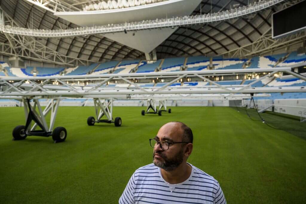 "כאילו כיוונו מייבש שיער ענק על קטאר“. המהנדס סעוד גאני, שתכנן את מיזוג האוויר באצטדיון אל־ג'נוב. | סלוואן ז'ורז' "כאילו כיוונו מייבש שיער ענק על קטאר“. המהנדס סעוד גאני, שתכנן את מיזוג האוויר באצטדיון אל־ג'נוב. | סלוואן ז'ורז'