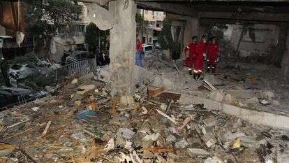 הבית שהותקף בשכונת אל־מאזה בסוריה, השבוע. | EPA הבית שהותקף בשכונת אל־מאזה בסוריה, השבוע. | EPA