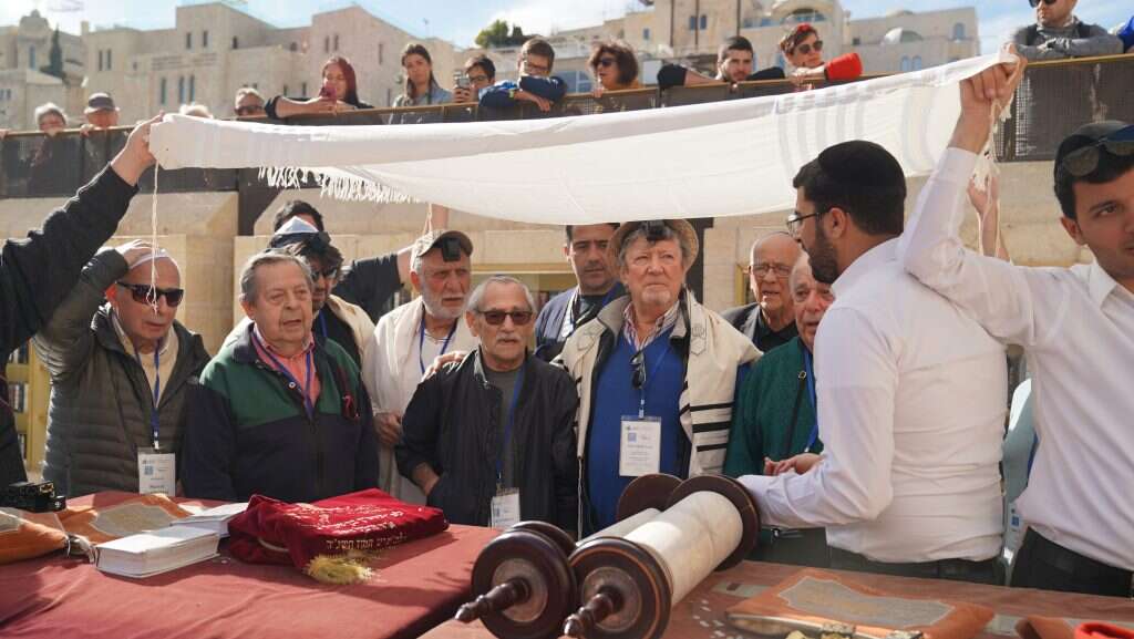 ניצולי השואה בטקס בכותל. | ראובן פיטוסי ניצולי השואה בטקס בכותל. | ראובן פיטוסי