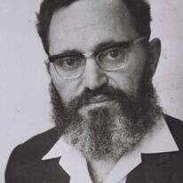 הרב משה צבי נריה ז"ל. | לע"מ