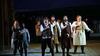 "בזכות המסורת הצלחנו לשמור על עצמנו". ההצגה "כנר על הגג" בתיאטרון הקאמרי. | ז'ראר אלון, באדיבות ארכיון הקאמרי