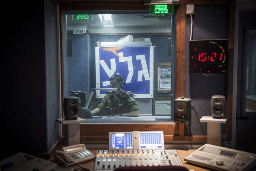 "אתה מסתכל על מה שקורה היום, ותוהה אם עדיין יש מקום לתחנה הזאת". אולפן גל"צ. | הדס פרוש, פלאש 90