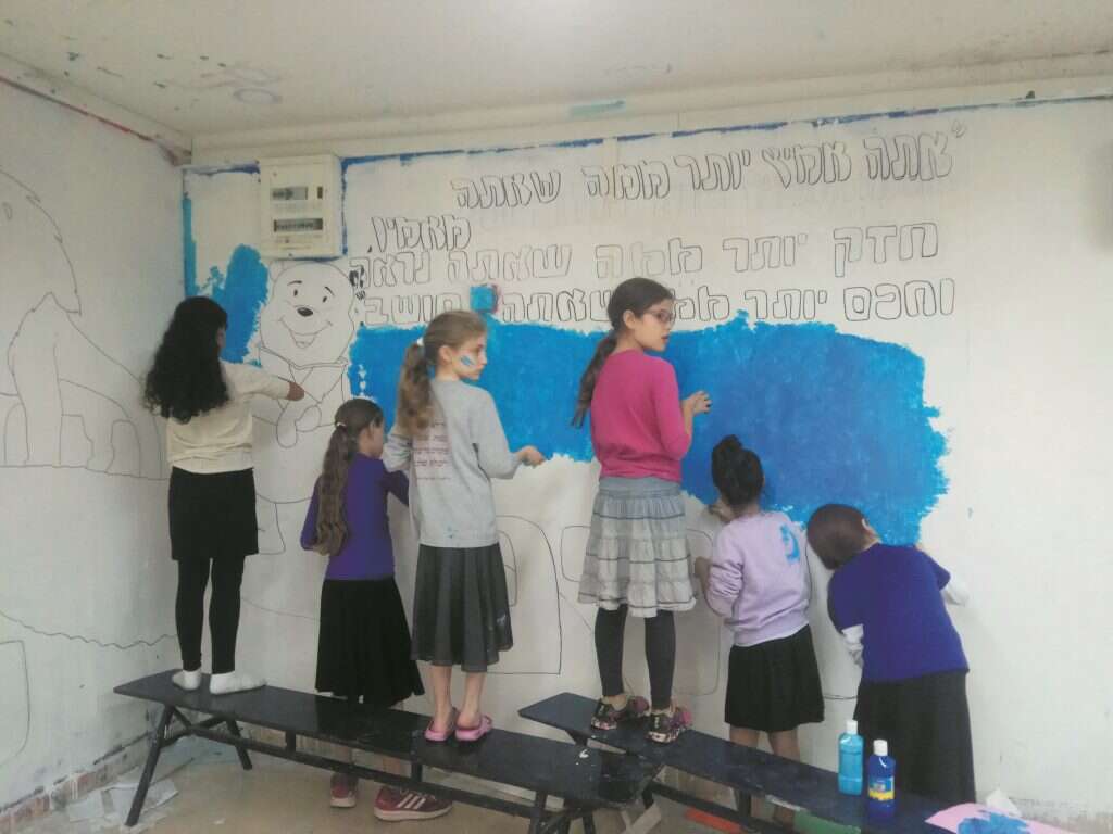 "גאים להיות 'דוסים', אבל עושים את זה בלי לייצר לעצמנו גטו". חניכות "עזרא"