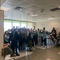 תלמידים בתיכונט במחאה כנגד הנהלת התיכון. ללא קרדיט