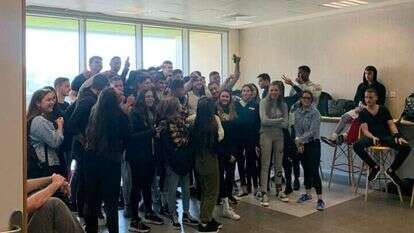 תלמידים בתיכונט במחאה כנגד הנהלת התיכון. ללא קרדיט