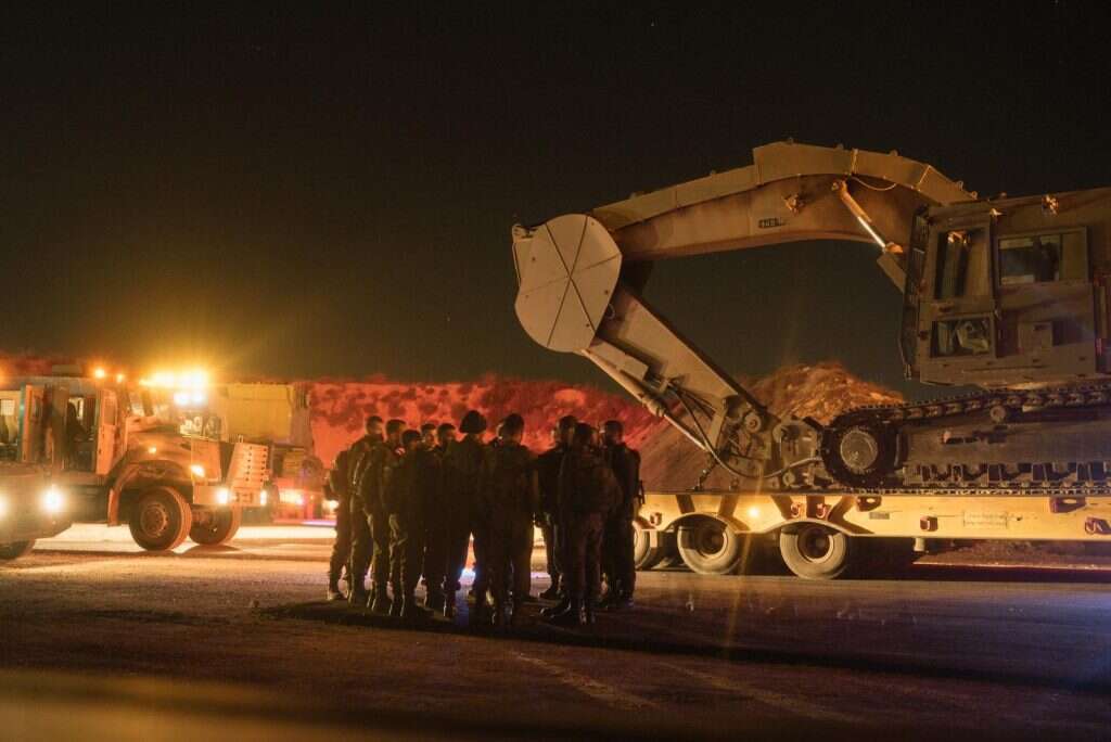הריסת בתי המחבלים בכפר בית כחיל שבמרחב החטיבה המרחבית "יהודה". | דובר צה"ל הריסת בתי המחבלים בכפר בית כחיל שבמרחב החטיבה המרחבית "יהודה". | דובר צה"ל