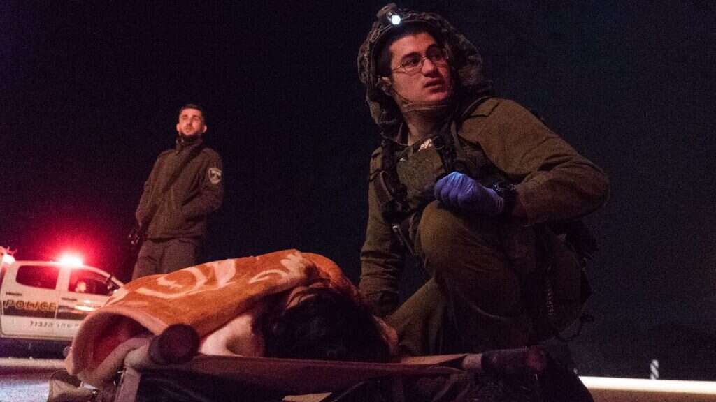 פינוי פצועים סורים סמוך לגבול. | דובר צה"ל