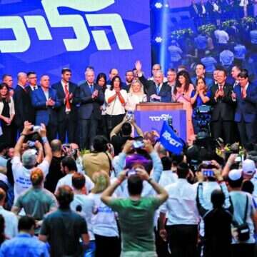 "חייבים למנוע בחירות שלישיות". ליל הבחירות בסיבוב השני. | AFP "חייבים למנוע בחירות שלישיות". ליל הבחירות בסיבוב השני. | AFP