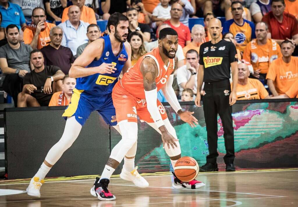 דריל מונרו. | עודד קרני