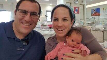 ציפי ונועם רחל רימל ז"ל עם בעלה אפרים. | באדיבות המשפחה ציפי ונועם רחל רימל ז"ל עם בעלה אפרים. | באדיבות המשפחה