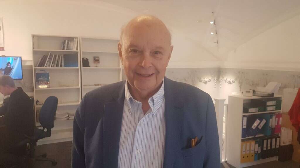 הלורד אנדרו טורנבול. | צביקה קליין הלורד אנדרו טורנבול. | צביקה קליין