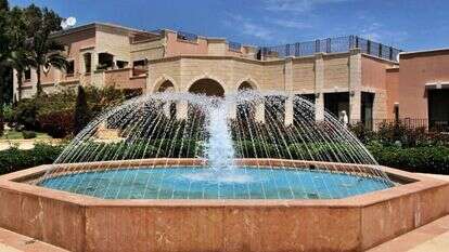 מדדי השוויון בודקים הכנסות, לא נכסים. | שאטרסטוק