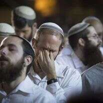 מתפללים בכותל. | פלאש 90 מתפללים בכותל. | פלאש 90