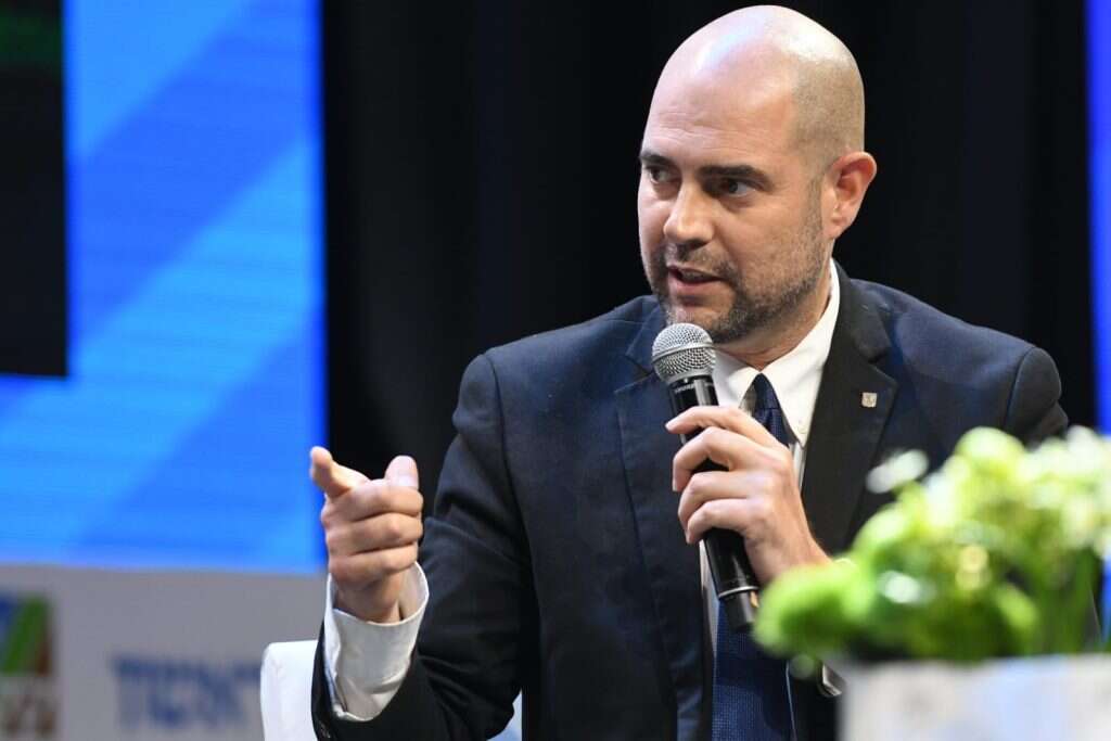 שר המשפטים לשעבר אמיר אוחנה. | שריה דיאמנט