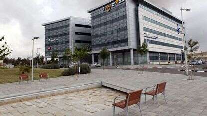 "רק שבעה אחוזים מההייטק הישראלי נמצאים מחוץ לגוש דן. קריית הסייבר בבאר שבע. | אלברטו דנקברג "רק שבעה אחוזים מההייטק הישראלי נמצאים מחוץ לגוש דן. קריית הסייבר בבאר שבע. | אלברטו דנקברג