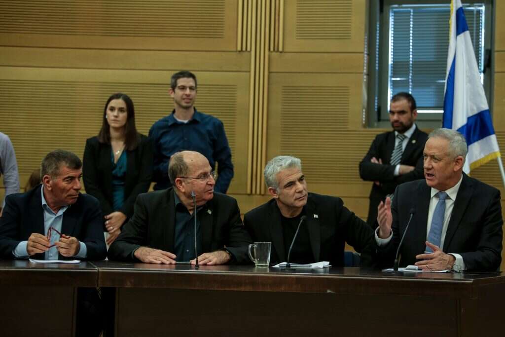 רביעיית כחול לבן. | אורן בן חקון