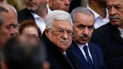 אבו מאזן בהלווית בכיר בכיר בפת"ח, ארכיון | מוחמד חאמס, AFP אבו מאזן בהלווית בכיר בכיר בפת"ח, ארכיון | מוחמד חאמס, AFP