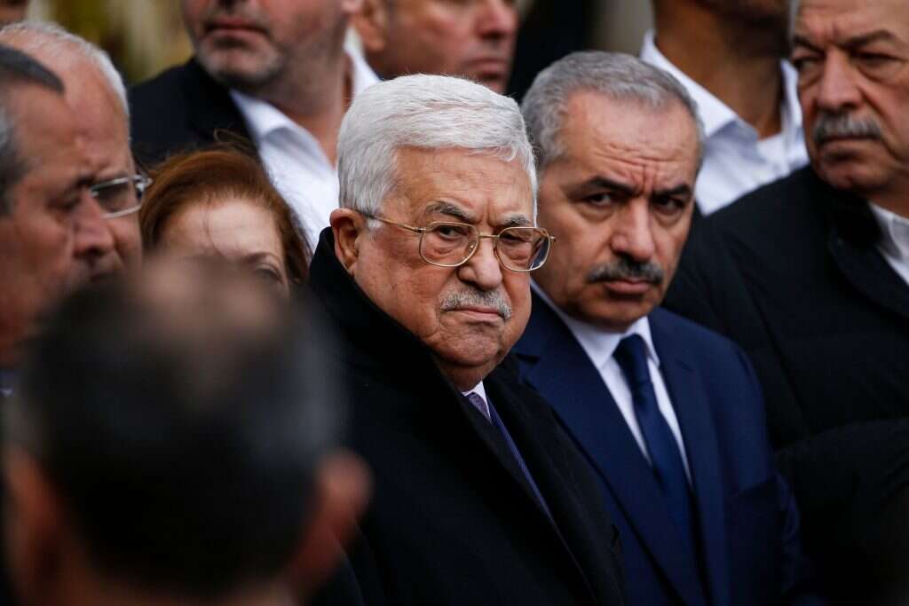 אבו מאזן בהלווית בכיר בכיר בפת"ח, ארכיון | מוחמד חאמס, AFP אבו מאזן בהלווית בכיר בכיר בפת"ח, ארכיון | מוחמד חאמס, AFP