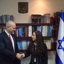 השר אוחנה עם ממלאת פרקליט המדינה אורלי בן ארי