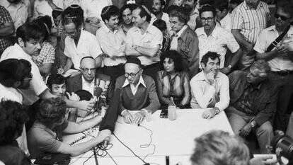 ימי תקווה וחזון. גאולה כהן עם ראש הממשלה מנחם בגין, 1977. | גטי אימג'ס