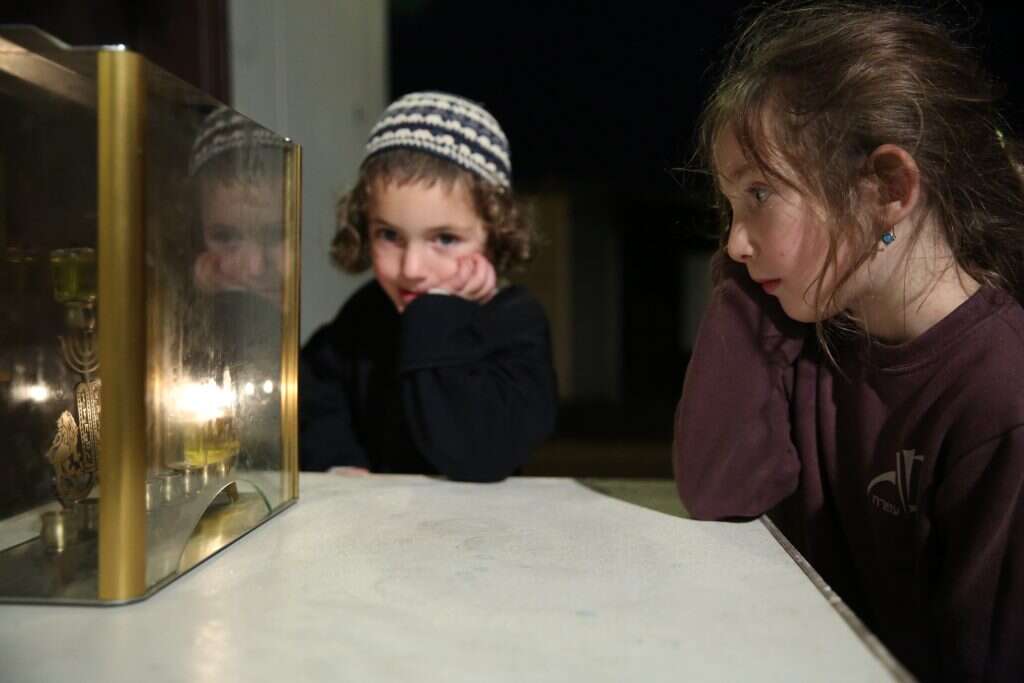חנוכה. | מרים צחי