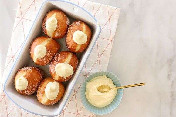 סופגניות ממולאות קרם פטיסייר. | אפרת ליכטנשטט סופגניות ממולאות קרם פטיסייר. | אפרת ליכטנשטט