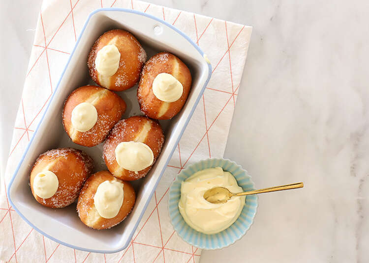 סופגניות ממולאות קרם פטיסייר. | אפרת ליכטנשטט