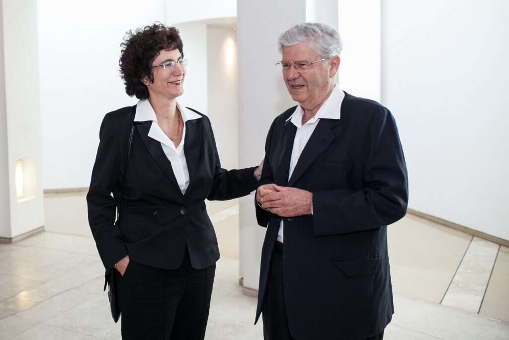 שופטת בית המשפט העליון פרופ' דפנה ברק־ארז עם השופט בדימוס אהרון ברק. | נועם מוסקוביץ